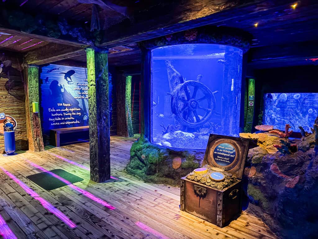 aquarium with ship wheel at sealife kansas city